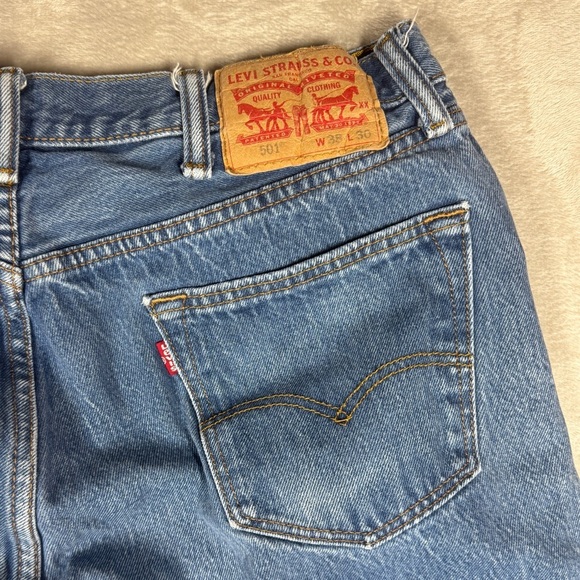 Levi’s Men’s 501 Original Shrink to Fit Button Fly Men’s Straight Blue Jeans 38 - Picture 3 of 16